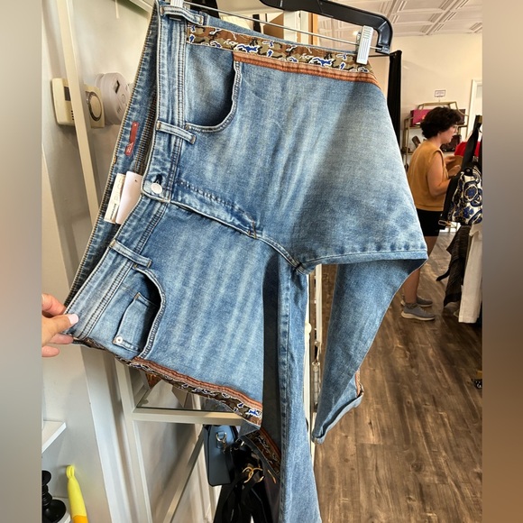 Anthropologie Pilcro jeans with tribal seam down the leg size 32 NWT - Picture 1 of 4